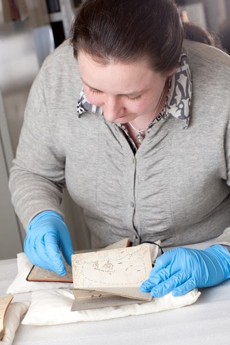 Museum Victoria Volunteer with World War 1 diaries.